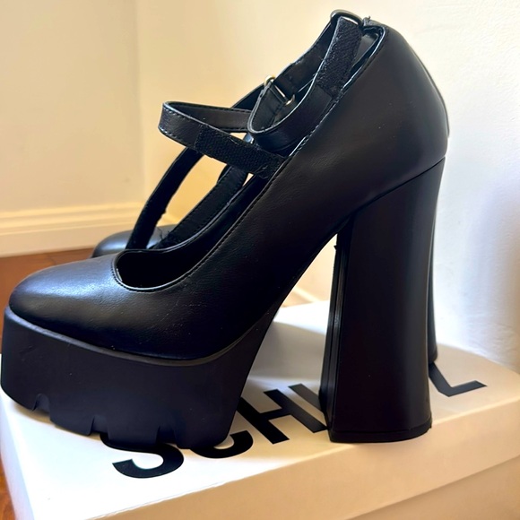 Steve Madden Platform Mary-Jane’s - Picture 1 of 3